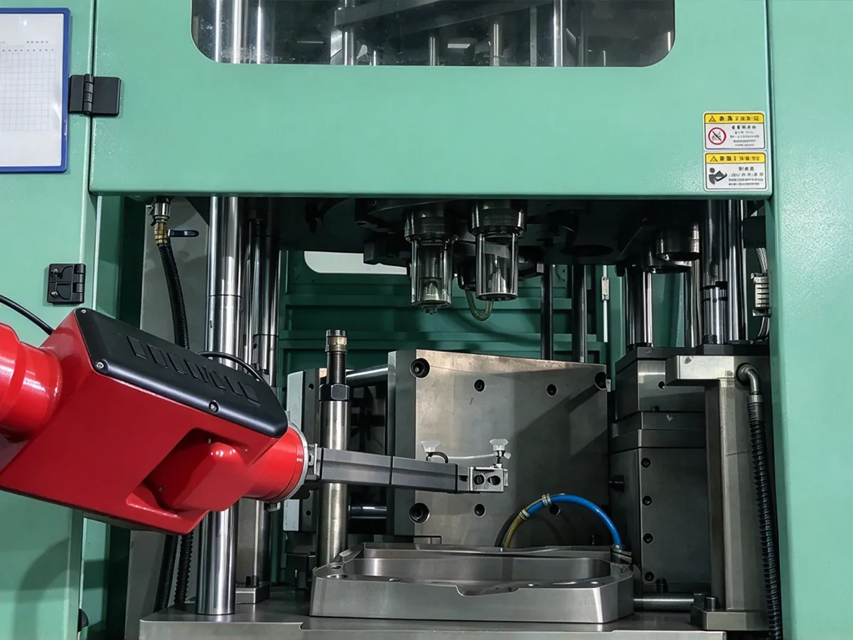 Blow molding station